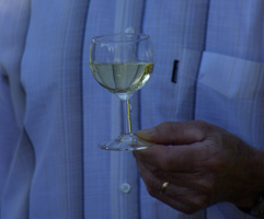 Glass of Chablis's wine © Multimédia & Tourisme